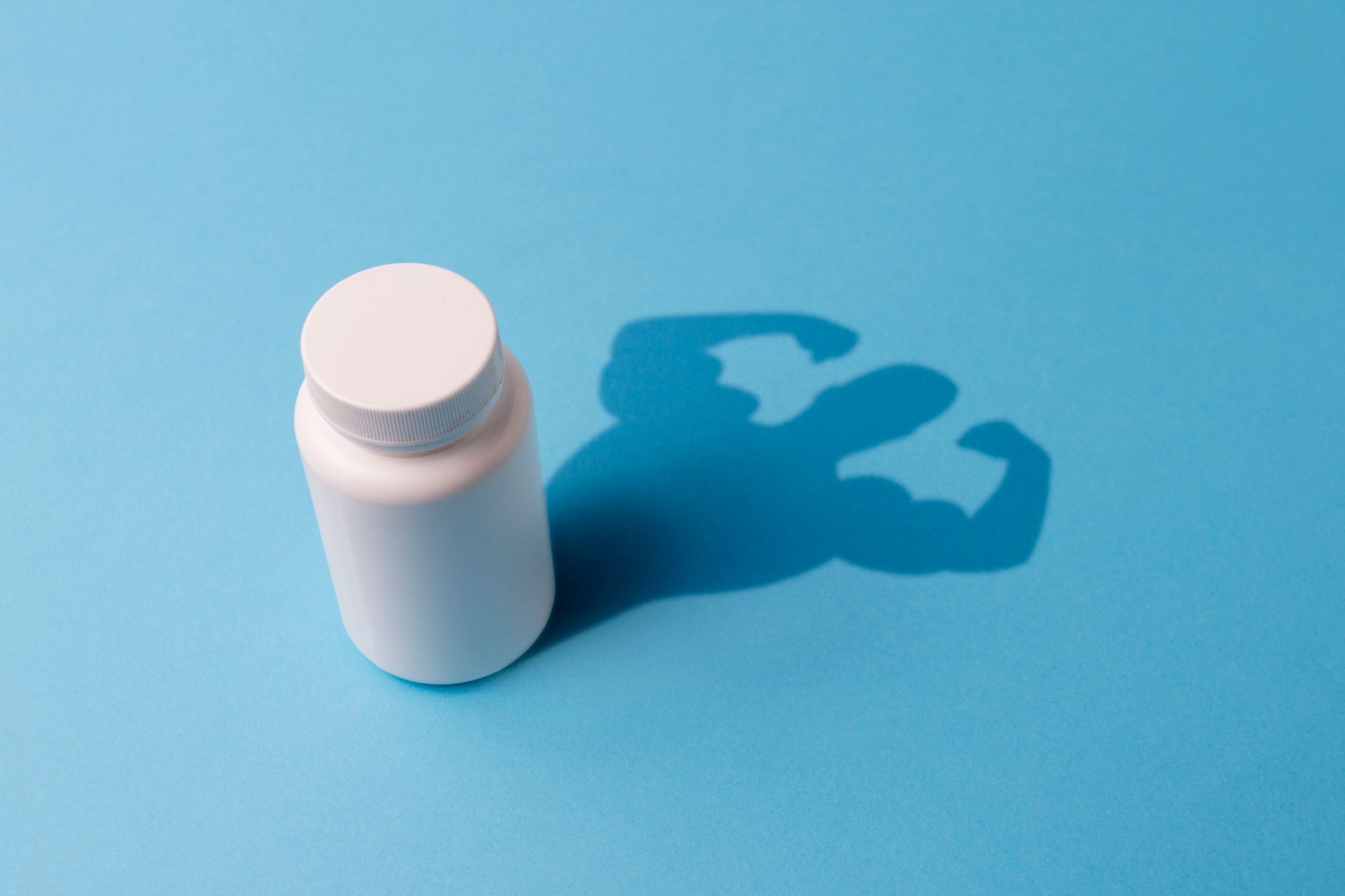 How does creatine affect muscle mass gain?